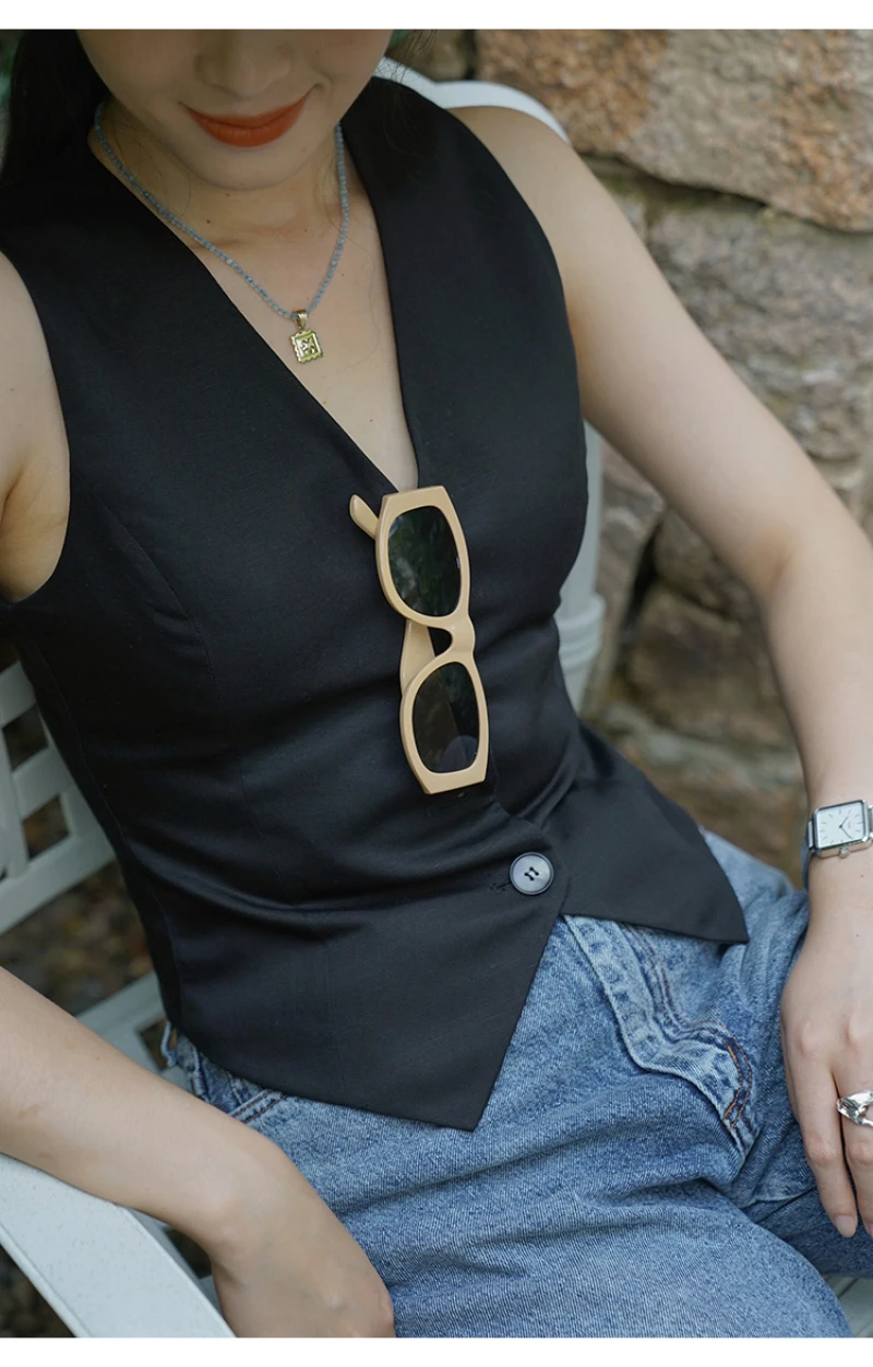 Chaleco Corto blanco para mujer, camiseta sin mangas con cuello en V y una sola botonadura, atuendo elegante para mujer