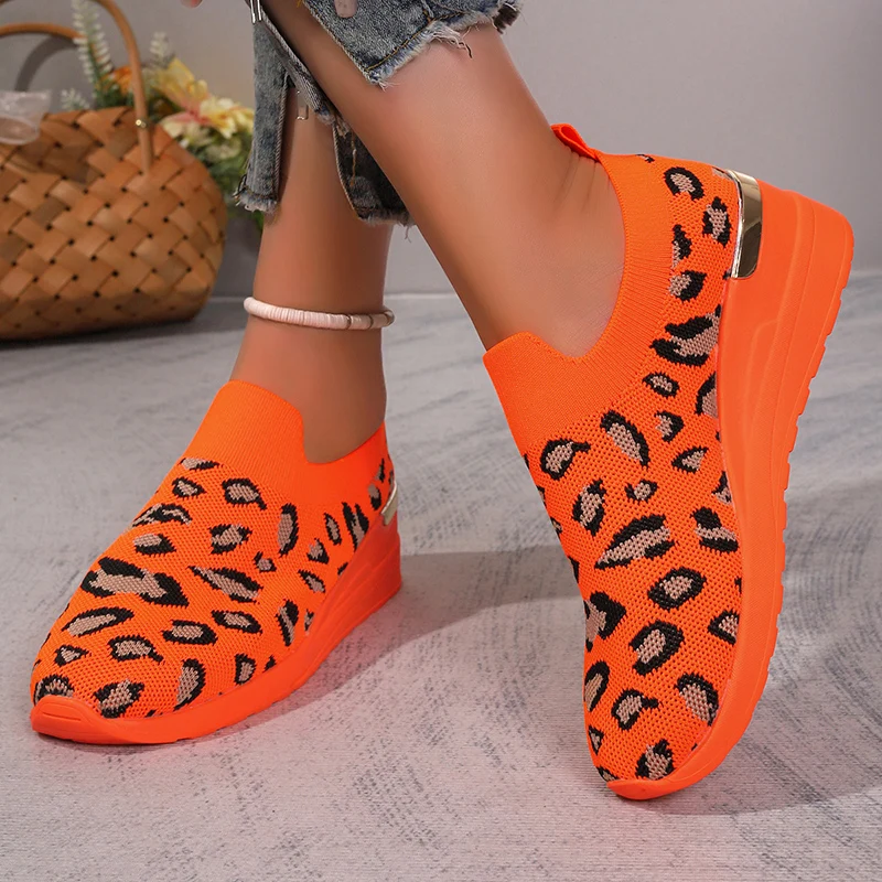 Gestrickte Keilsneaker mit Leopardenmuster für Damen, leichte Slip-On-Laufschuhe für Damen, weiche Sohle, bequeme Freizeitschuhe, Größe 37–44