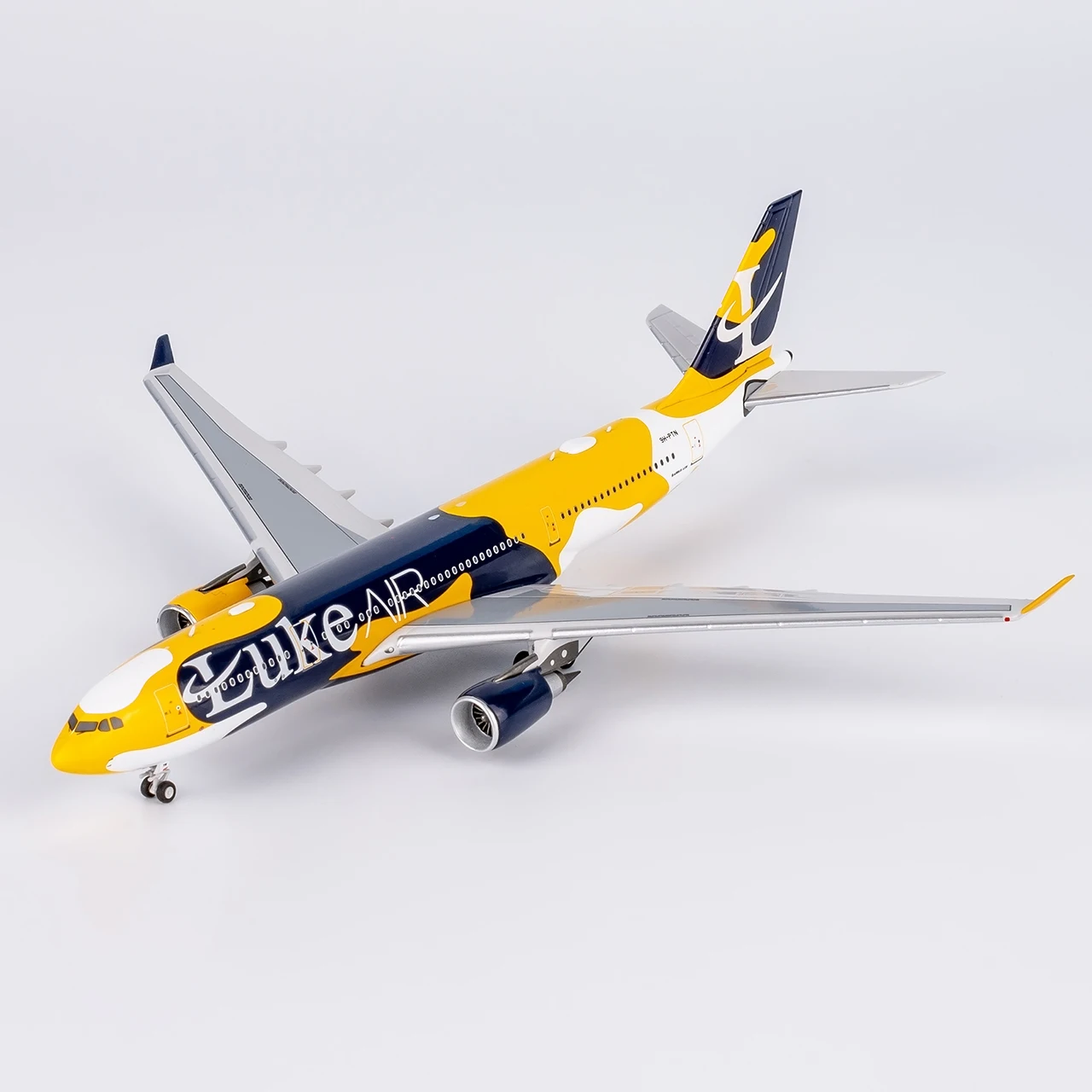 61098 سبيكة تحصيل طائرة هدية NG نموذج 1:400 Luke Air Airbus A330-200 دييكاست طائرة نموذج طائرة 9H-PTN وبطاقة نقطة