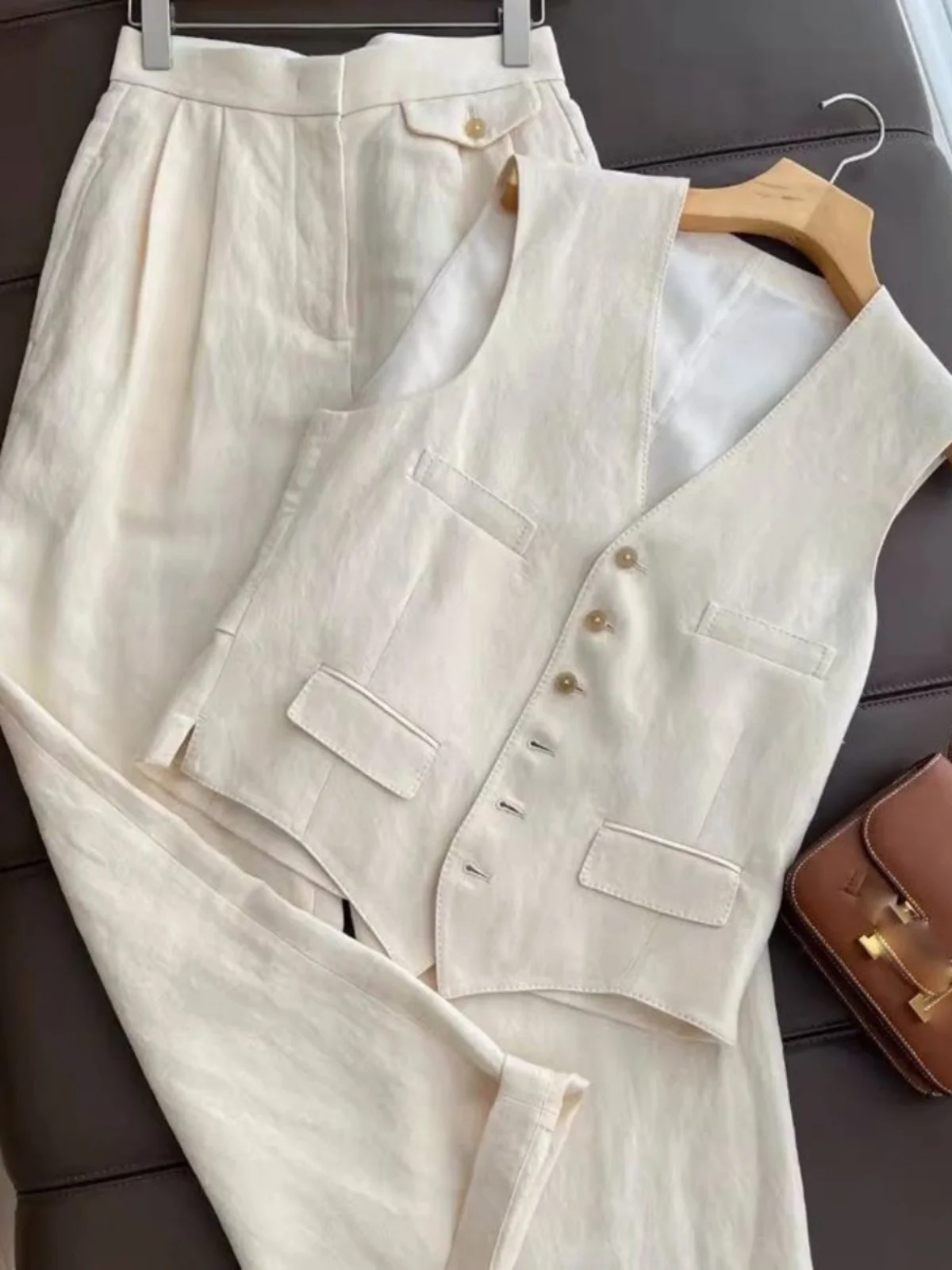 

Fashionable Korean Design Two-Piece Set Vest Wide Leg Pants Elegant Summer Outfit V-Neck Button-Up Women's Clothing