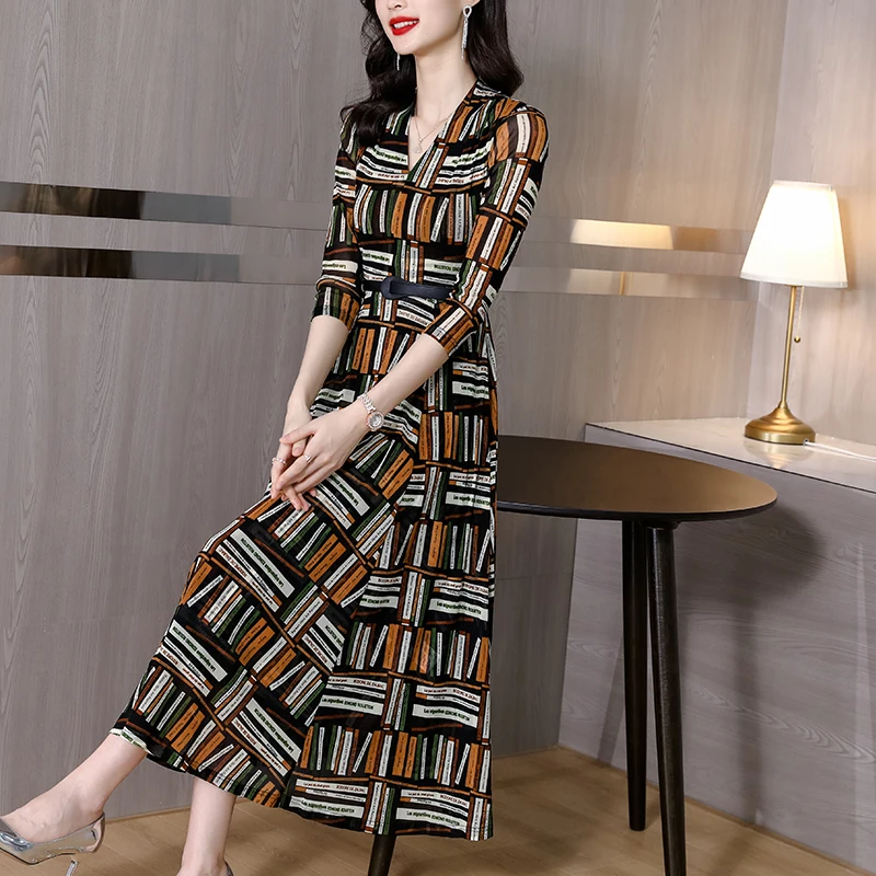 

2023 Autumn New Line Silk Stripe Printed Mesh Dress Women's V-neck Slim Fit Lace up Large Swing Holiday Knee Length Skirt