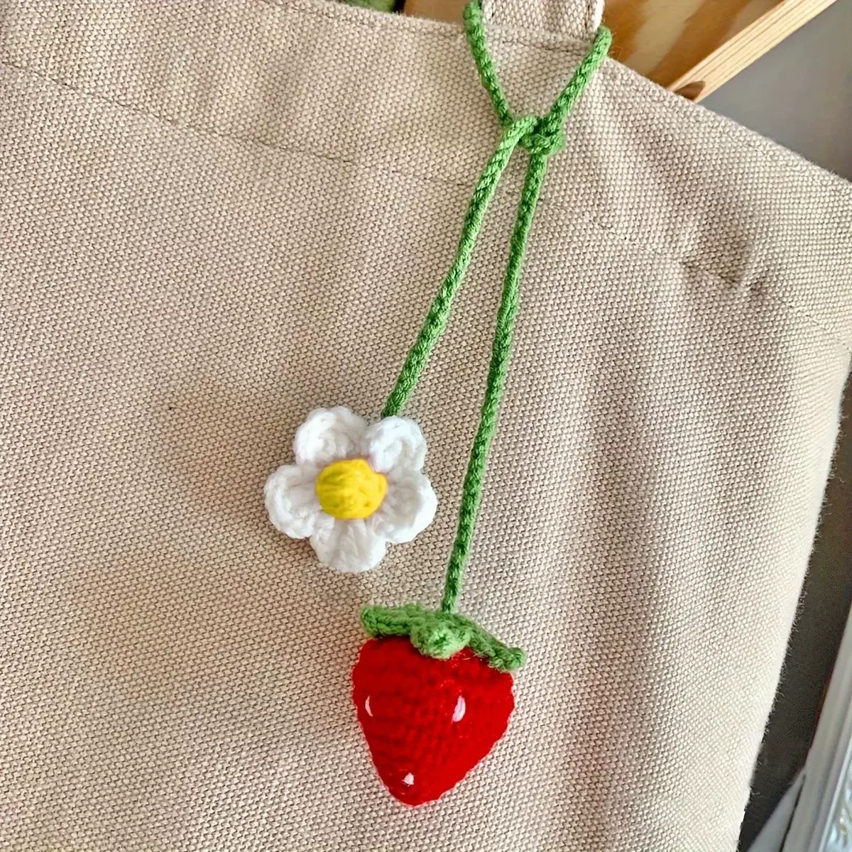 1pc Curtain Ties Hand-Crocheted Strawberry and Sunflower Charms Yarn-Woven Bags Car Rearview Mirror Decorations