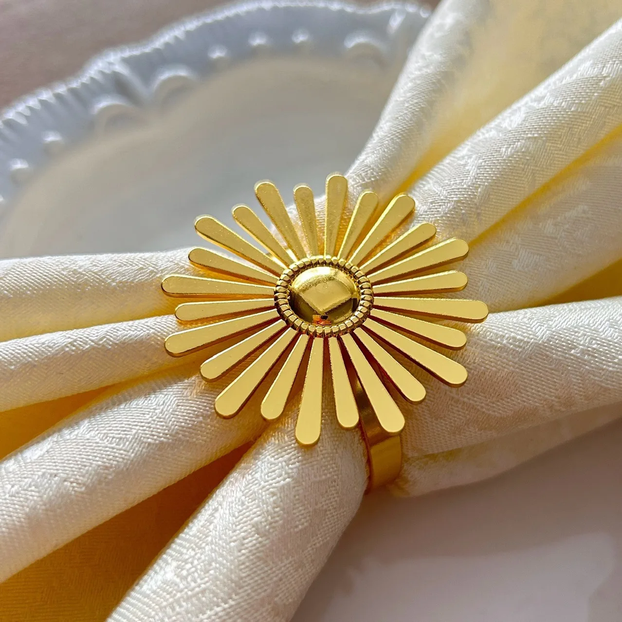6/12pcs Metal Sunflower Napkin Ring Western Restaurant Hotel Table Napkin Button