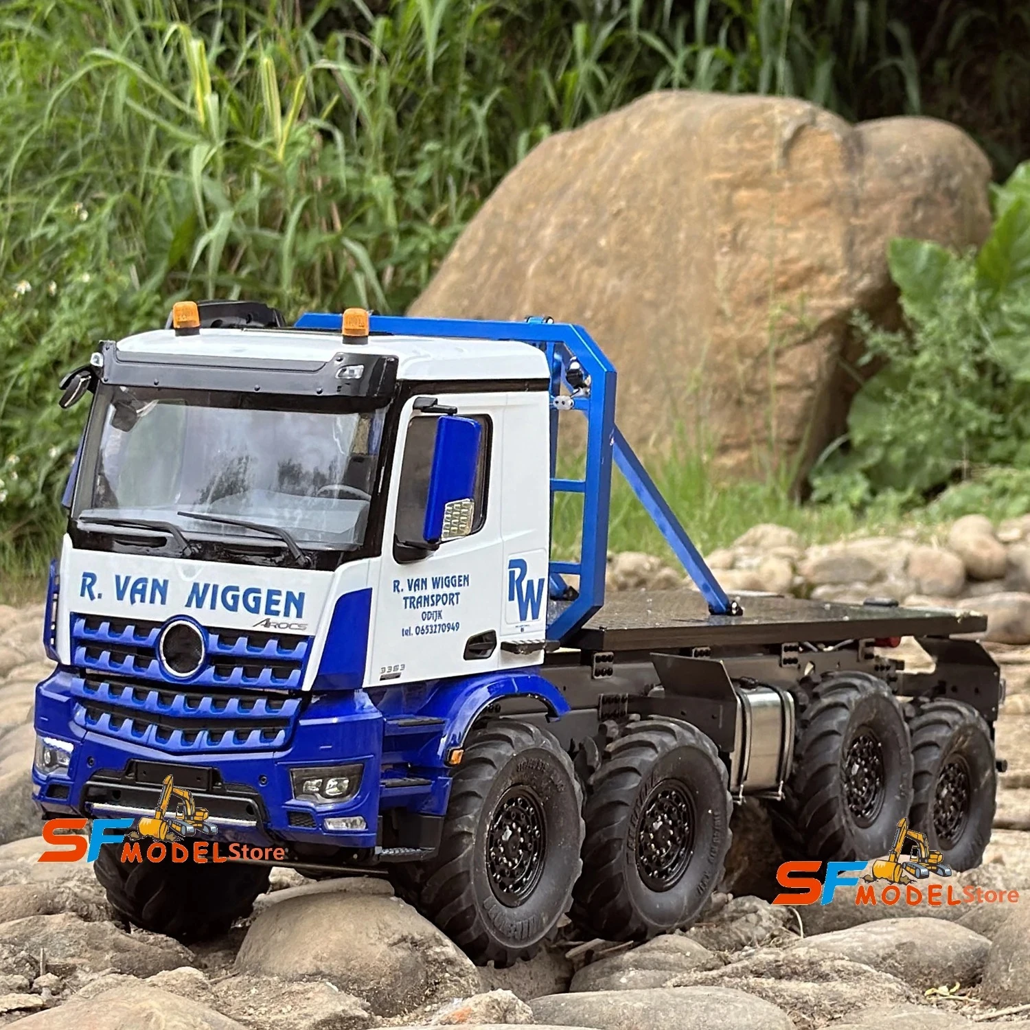 

1/14 8x8 RC Climbing Car RC Flatbed Tow Truck Model with Rear Winch Light and Sound System Radio Control Car Boy Toy