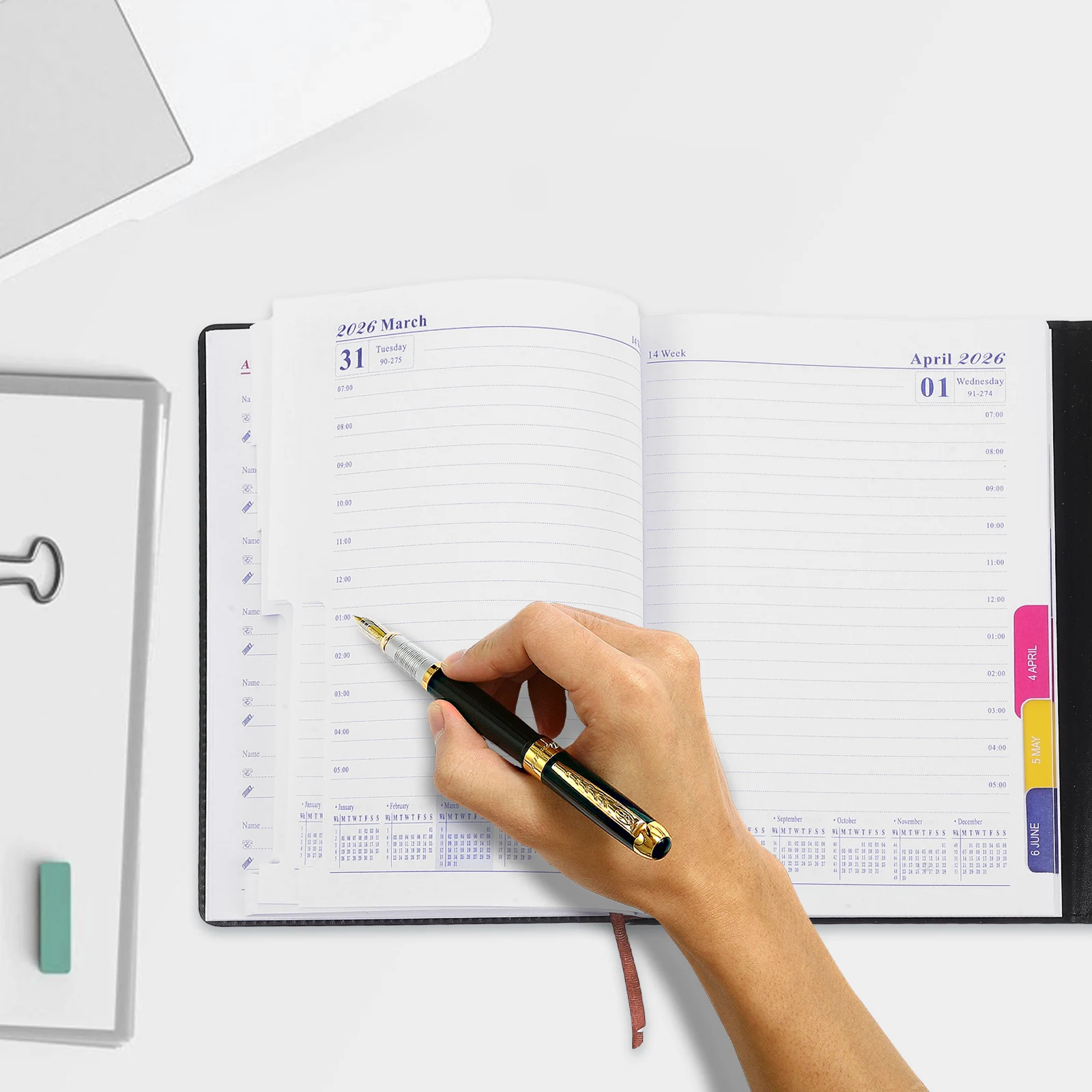 مخطط يومي مقاس A5 لعام 2026، تصميم مدمج من الورق السميك والأنيق الحديث، علامات تبويب يومية، مؤشر شهري، مكتب أعمال أكاديمي