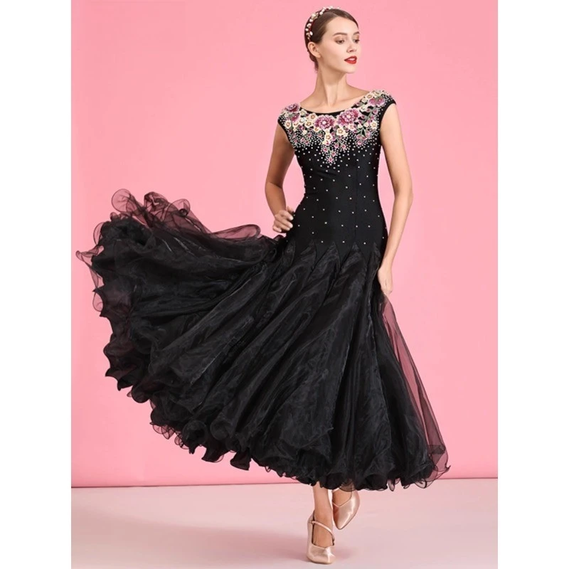 Ontwerper geborduurde moderne dansjurk Nationale standaard dansjurk Jurk