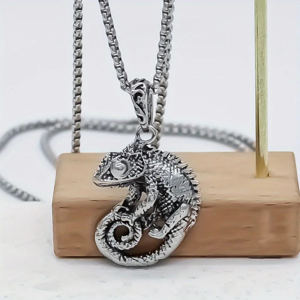 2024 Year Gothic Lizard Pendant Fashion Handsome Necklace Fashion Trend Street Niche Men's Pendant Gift Accessories Wholesale