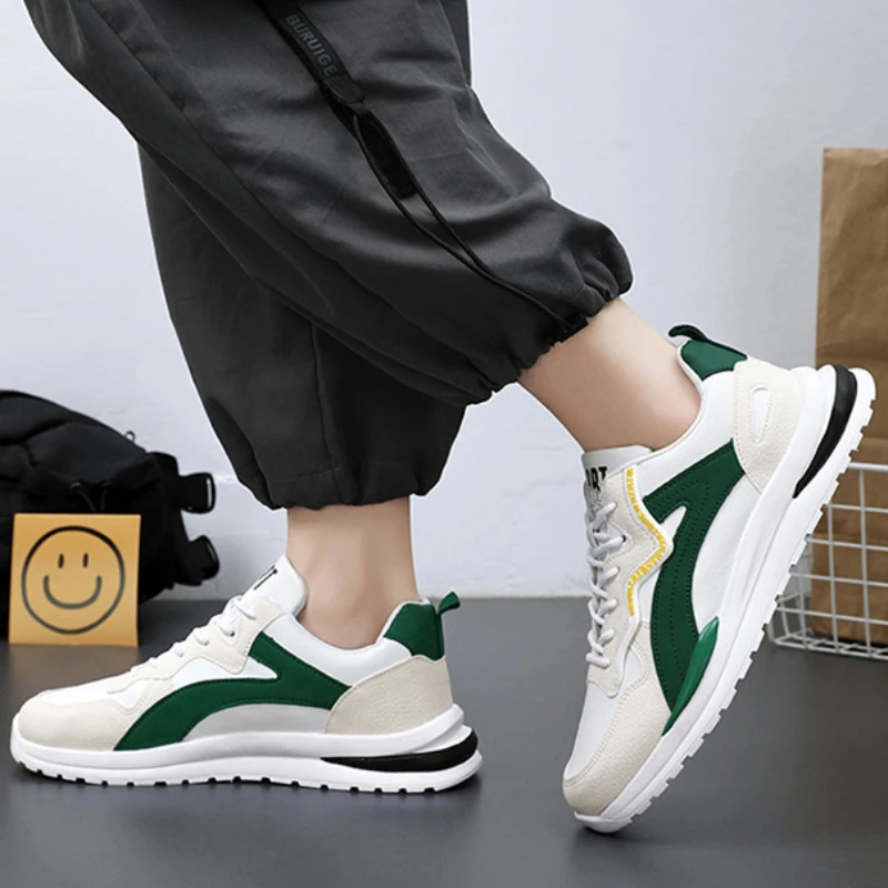 Scarpe da ginnastica da uomo stringate scarpe Casual da uomo 2024 nuove scarpe da Tennis vulcanizzate traspiranti piatte all'aperto Zapatillas Hombre leggere