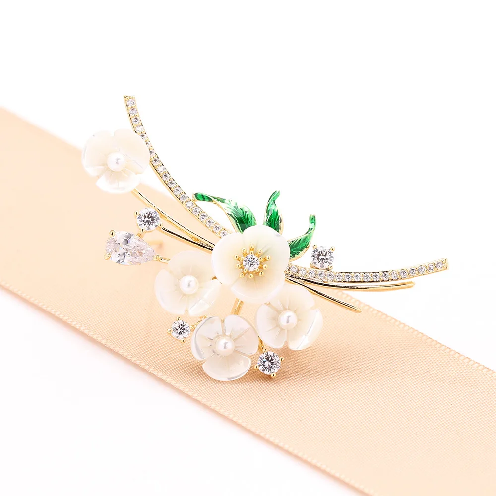 Classic Elegant High-end Natural Shell Flower Cluster Brooch Temperament Diamond Studded Oil Dripping Accessory Pin for Women