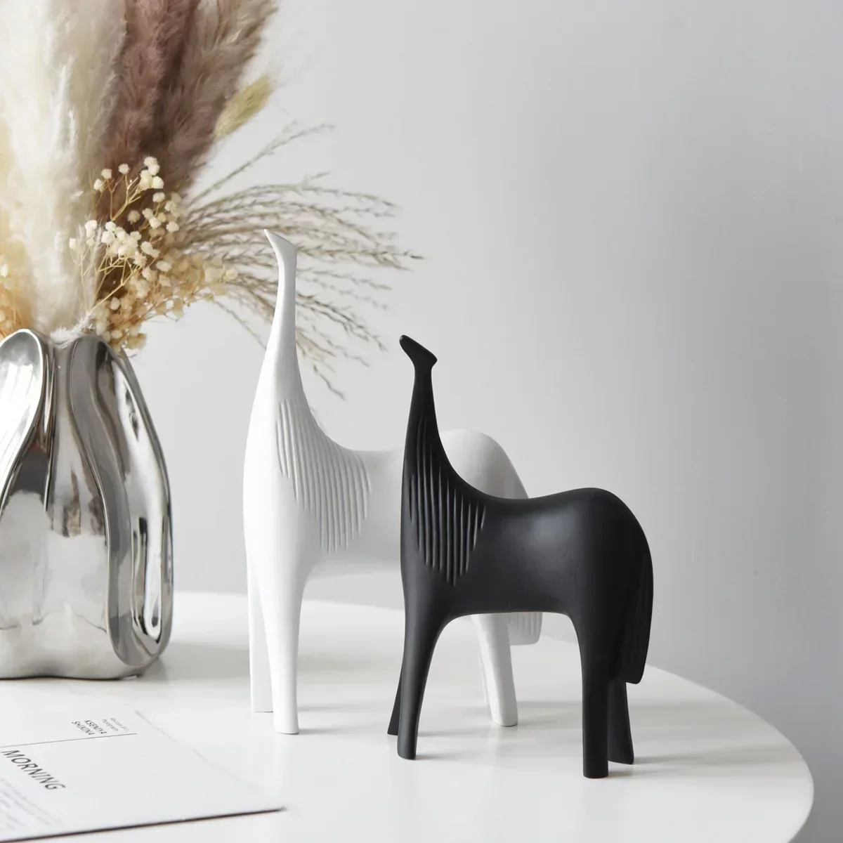 

Nordic Black and White Horse Abstract Ornaments Home Living Room TV Cabinet Animal Figurines Wine Cabinet Study Decoration