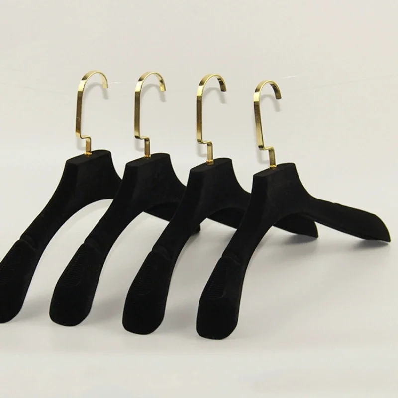 

Clothes Hanger Plastic Black Seamless Non-Slip Gold Long Round Hook Wide Shoulder Suitable for Wardrobe Storage Balcony Hanging