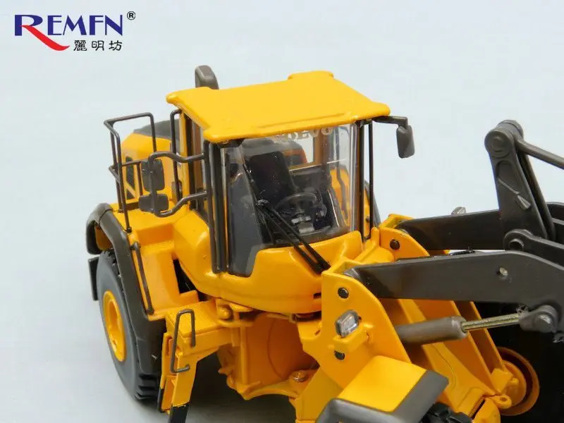 L180H Wheel Loader 1/50 Scale Diecast Model New in Original Box