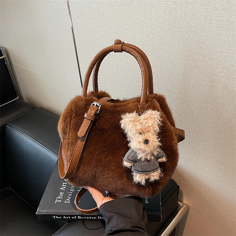 

Autumn/winter Solid Color Square Women's Handbags Zipper Soft Warm Female Bags on Sale 2025 Fashion New Versatile Crossbody Bags