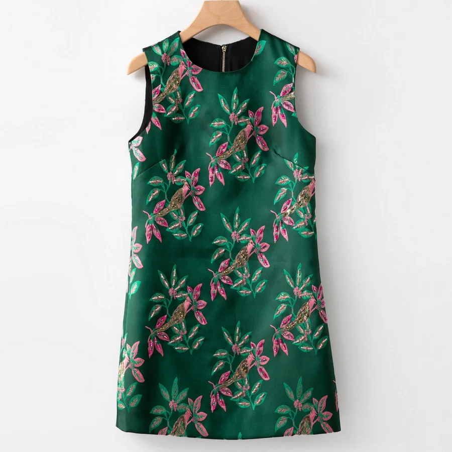 

New Summer 2025 collections of European and American women's clothing Sleeveless beaded round collar green jacquard dress