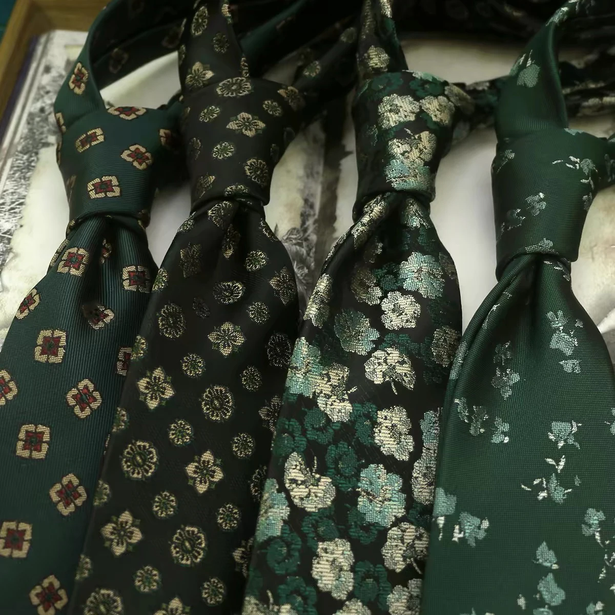 7CM Fashion Green Floral Neck Ties For Men Women Polyester Jacquard Navy Cartoon Printed Neckties Pointed End Tie Daily Cravat