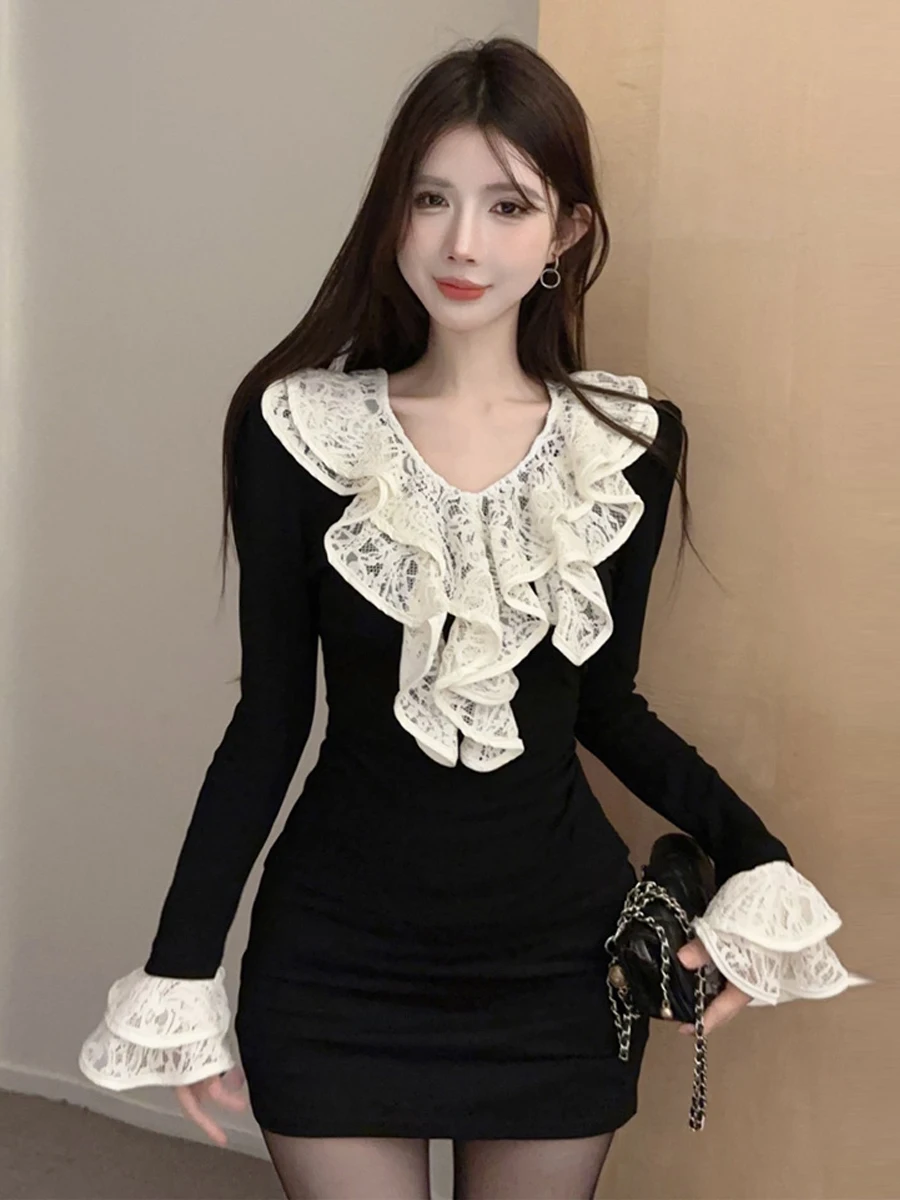 New Style Lace Splicing V-Neck Long Sleeve Bell Sleeve Hollow out Slimming Top French Style Universal Fit Creative Pattern Po...