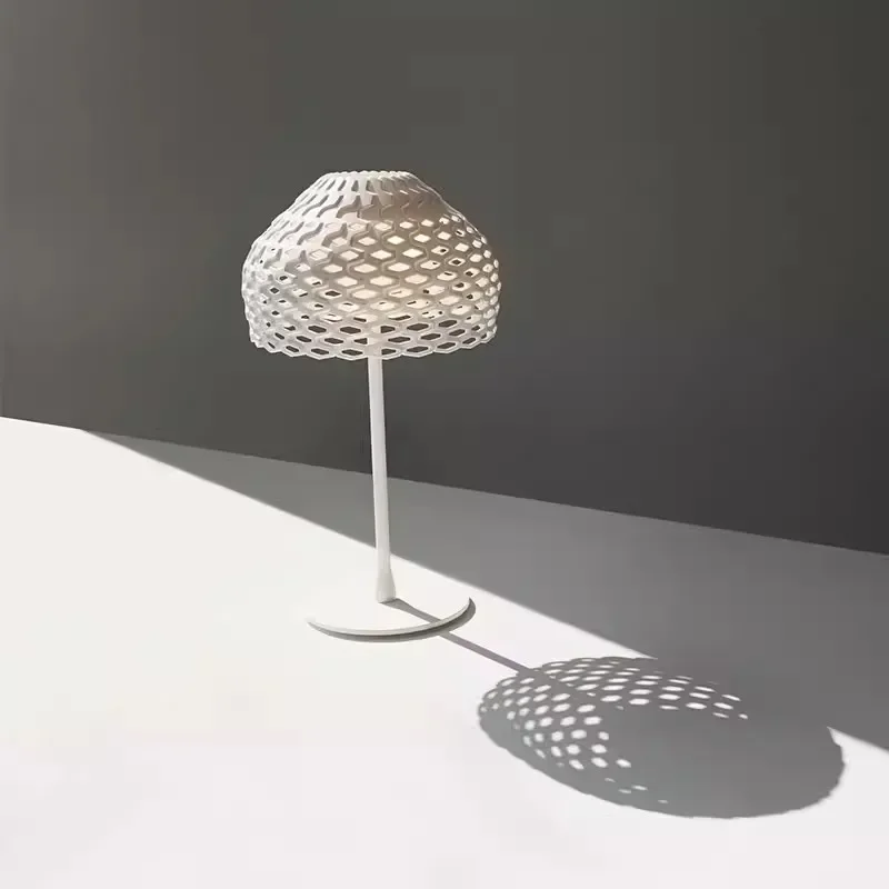 Lámpara LED de pie decorada con diseño italiano, minimalista, cálido, para oficina, escalera, estudio, dormitorio מנורה עומדת