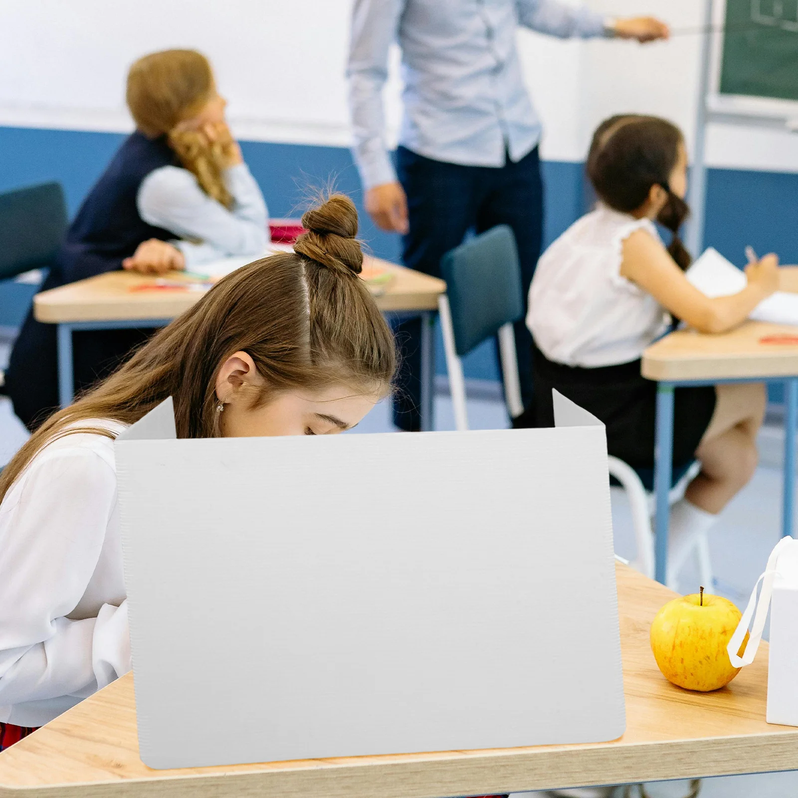 Reusable White Plastic Student Desk Dividers Study Carrel Divider Privacy Shield Folder Boards Classroom Partition Screen