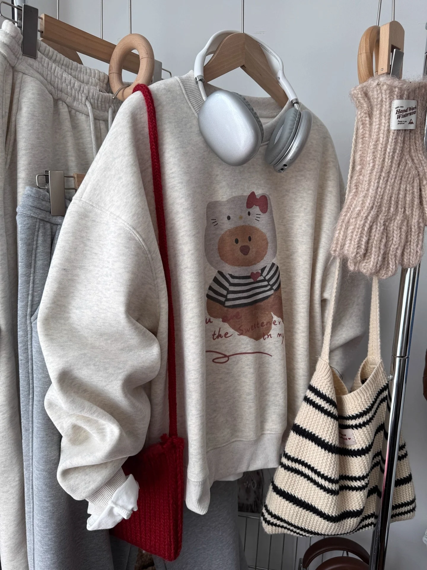 

Новая женская свободная толстовка с принтом медведя, корейский стиль, повседневная верхняя одежда, модная, с длинными рукавами, на флисовой подкладке, с круглым вырезом, 2025 год