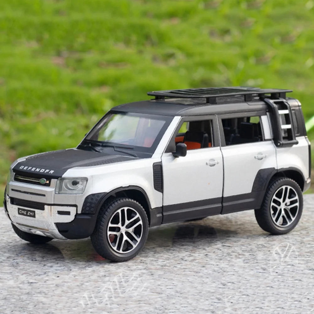1:24 Land Rover Defenderของเล่นรถรุ่นโลหะผสมDiecast SV2022 SUVเสียงประตูเปิดดึงกลับตกแต่งรถของเล่นของขวัญ