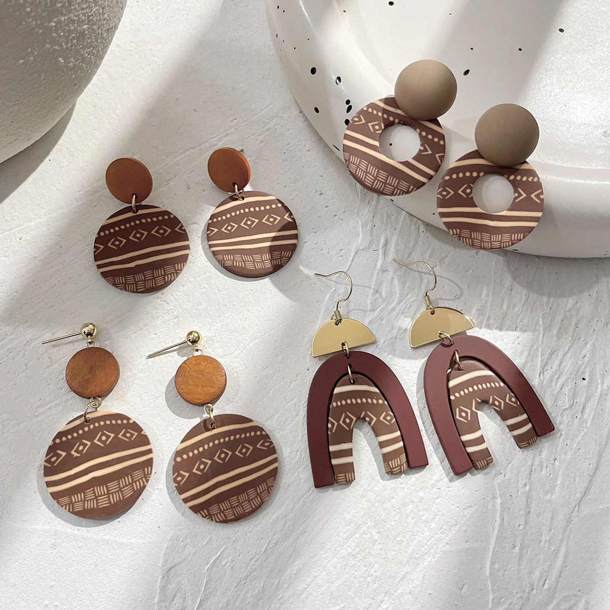 AENSOA Handmade Abstract Line Pattern Polymer Clay Earrings for Women Brown Color Geometric Round Drop Earrings Vintage Jewelry