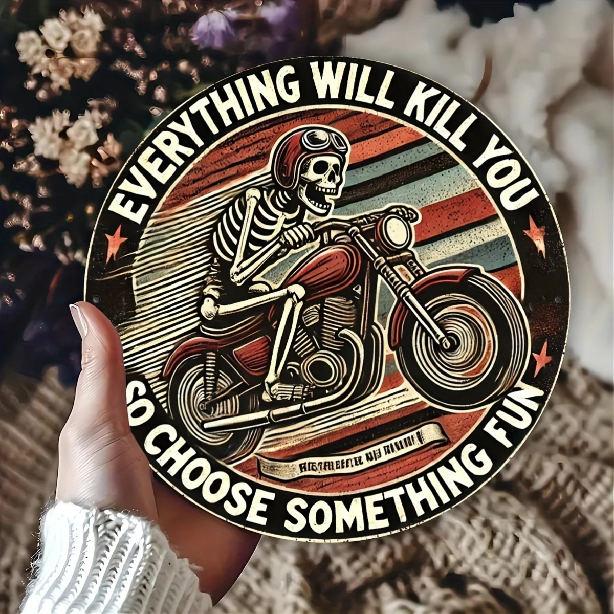 علامة قصدير معدنية عتيقة على شكل هيكل عظمي للدراجة النارية - قطعة واحدة من لوحات فنية جدارية من الألومنيوم، "كل شيء يقتلك حتى اختيار شيئًا ممتعًا"