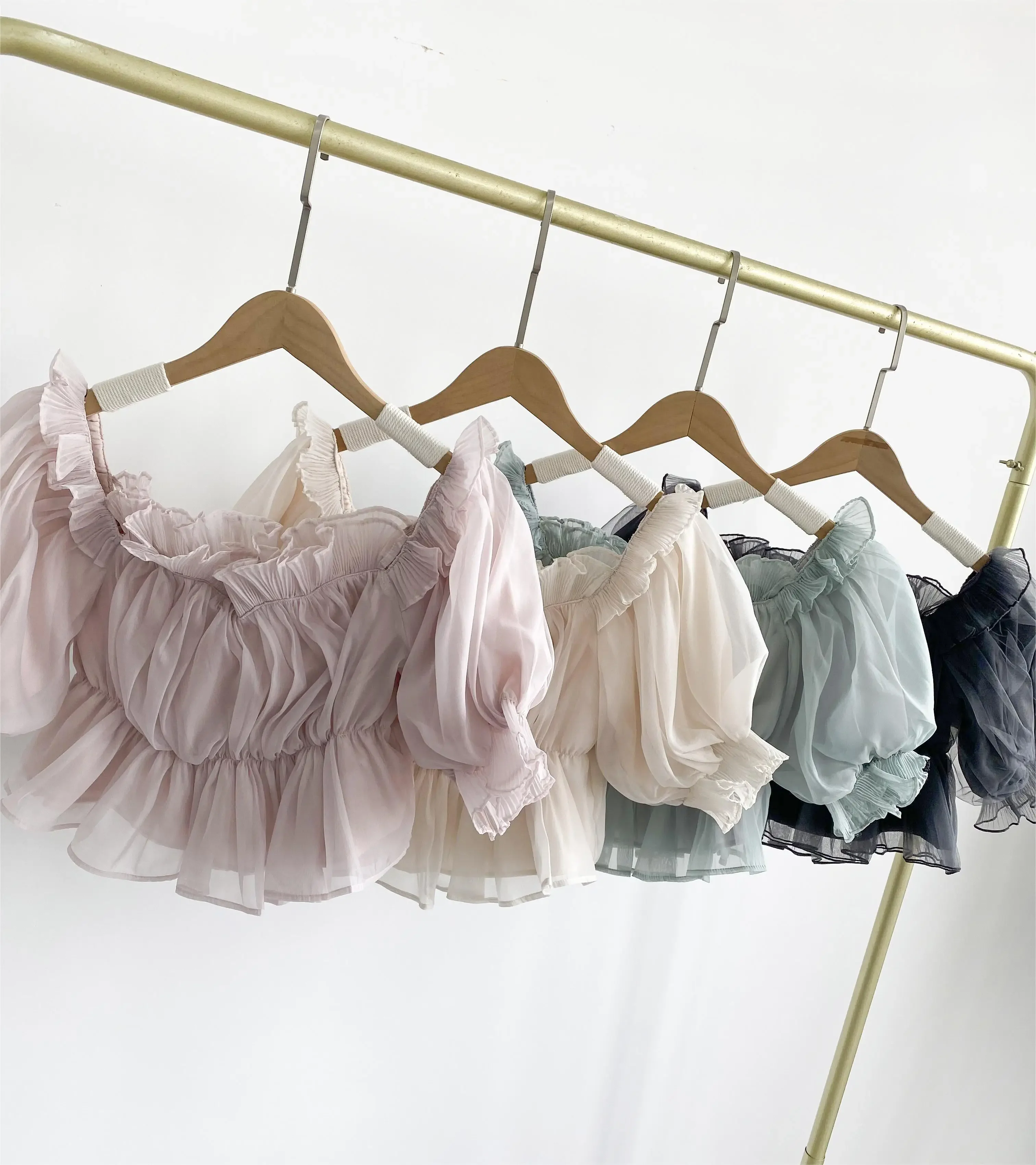 Kuzuwata Japanse Chiffon Slash Hals Blouse Vrouwen Ruche Off Schouder Sexy Shirts 2024 Korte Verse Effen Kleur Blusas De Mujer