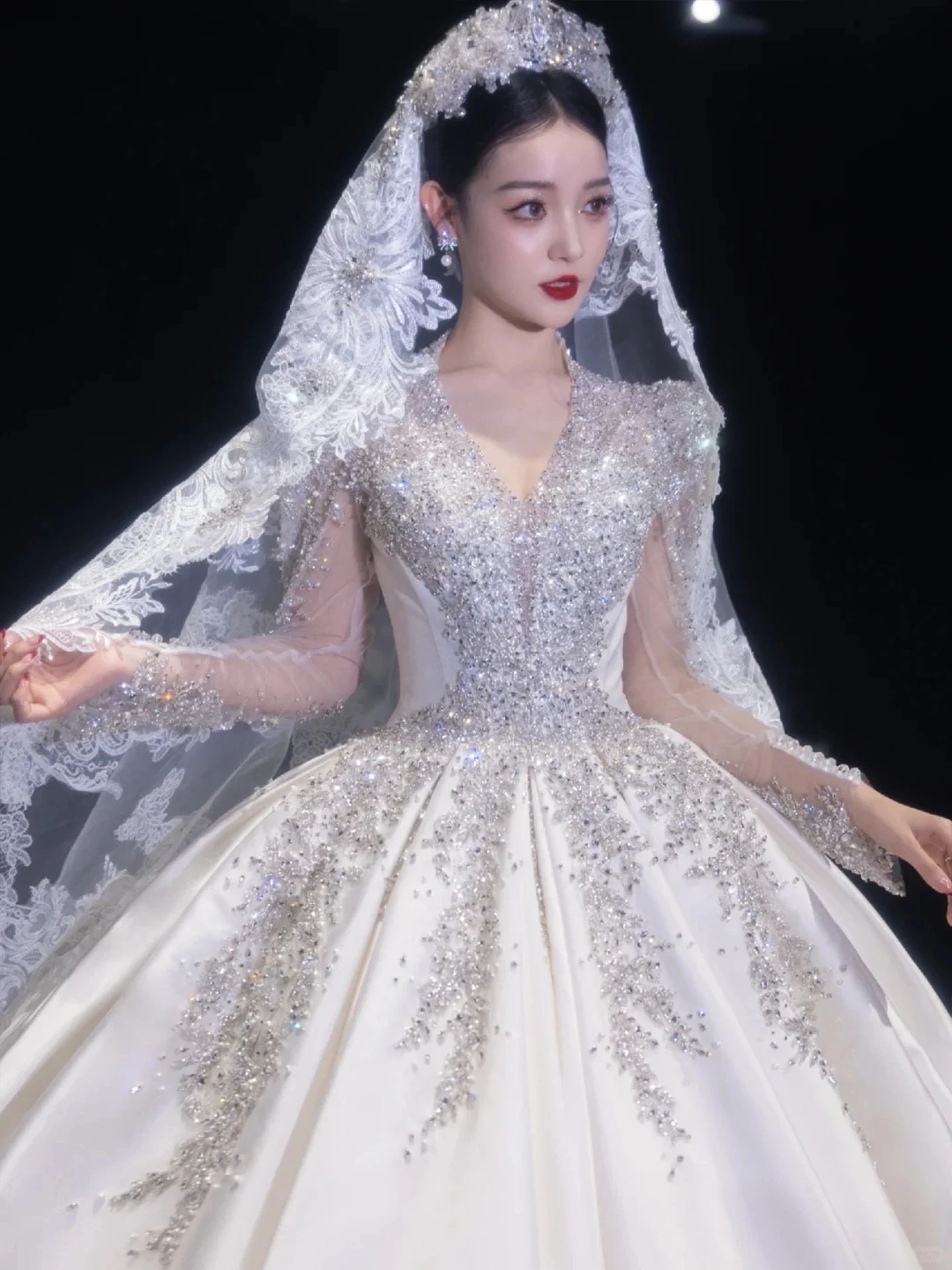 Long Sleeve Satin Main Wedding Dress Bride 2026 New Heavy Industry Advanced Texture Light Luxury Large Size Trailing Wedding