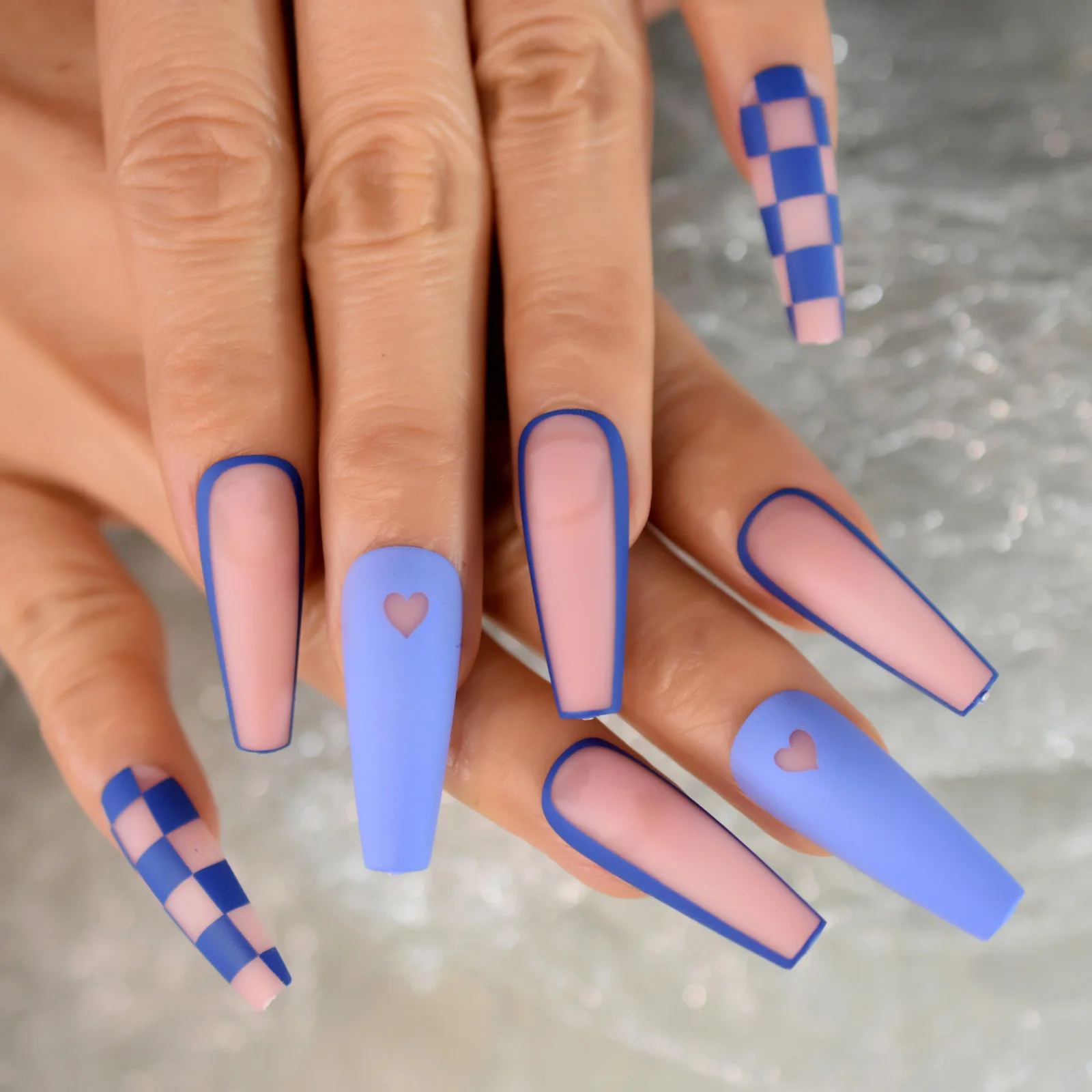 Matte Blue Nude กดบนเล็บสแควร์กริด Heart โลงศพเล็บปลอมยาวสุภาพสตรีเคล็ดลับเล็บปลอม