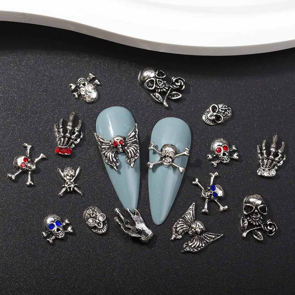 Decoración 3D de aleación de 5 piezas para uñas, dijes góticos Punk, cabeza de esqueleto de diamante, palma, cara fantasma, accesorios de manicura para Halloween