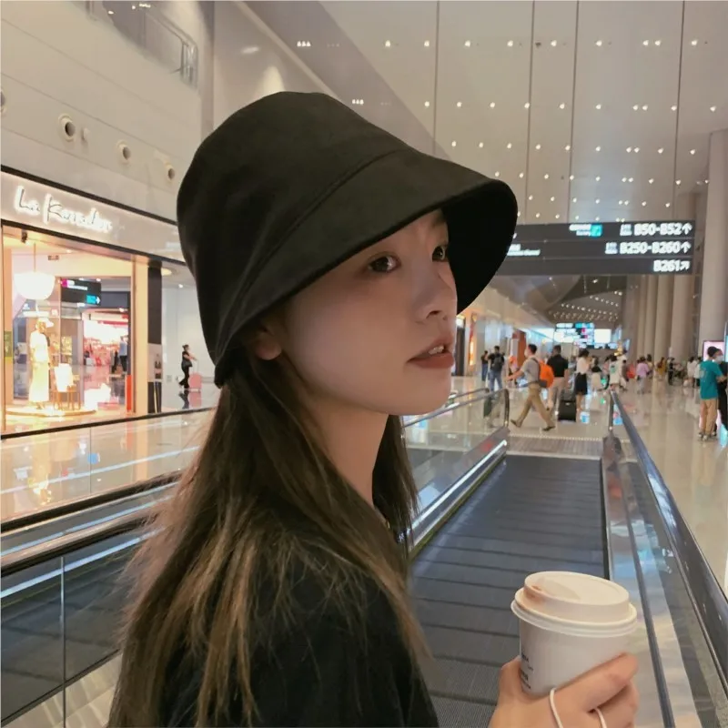 A versatile basin hat leather and velvet fisherman small solid-colored bucket for girl to show off her face without makeup