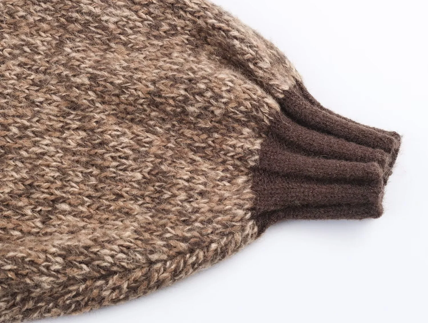 2022 Winter Neue Damenbekleidung Einfacher und eleganter High-Neck-Farbblock-Pullover Warme und vielseitige Strickjacke