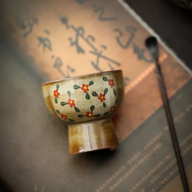 

Чайная чашка 70 мл с ручной росписью, винтажная, на высокой ножке, с мелким цветочным узором, китайская, для дегустации чая, домашняя посуда для чаепития