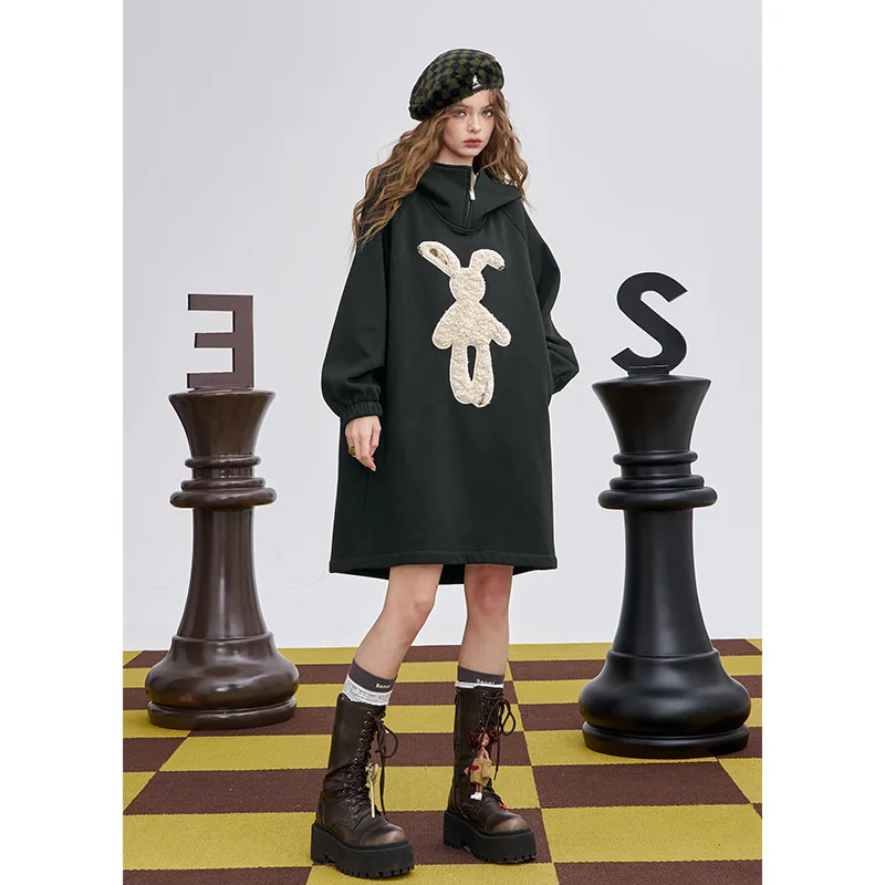 ELFSACK 2025 冬の新作 ルーズカジュアル チェストグラフィック パーティー ミディドレス 女性用