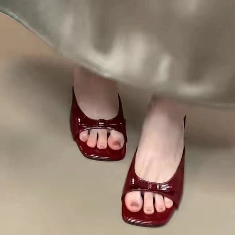 Damen-Slipper mit modischem eckigem Zehenbereich, offener Spitze, elegantem niedrigem Absatz und Schleifenverzierung – Outdoor-Sandalen für Damen, Neu 2026