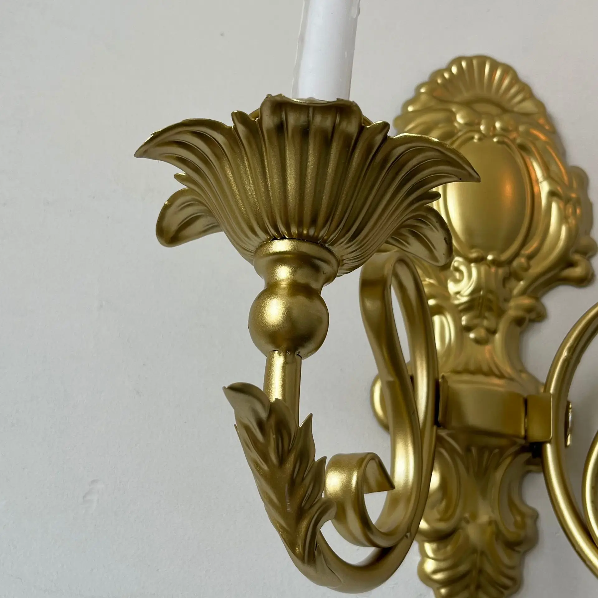 A pair of wrought iron retro wall candlesticks, nostalgic wall decorations
