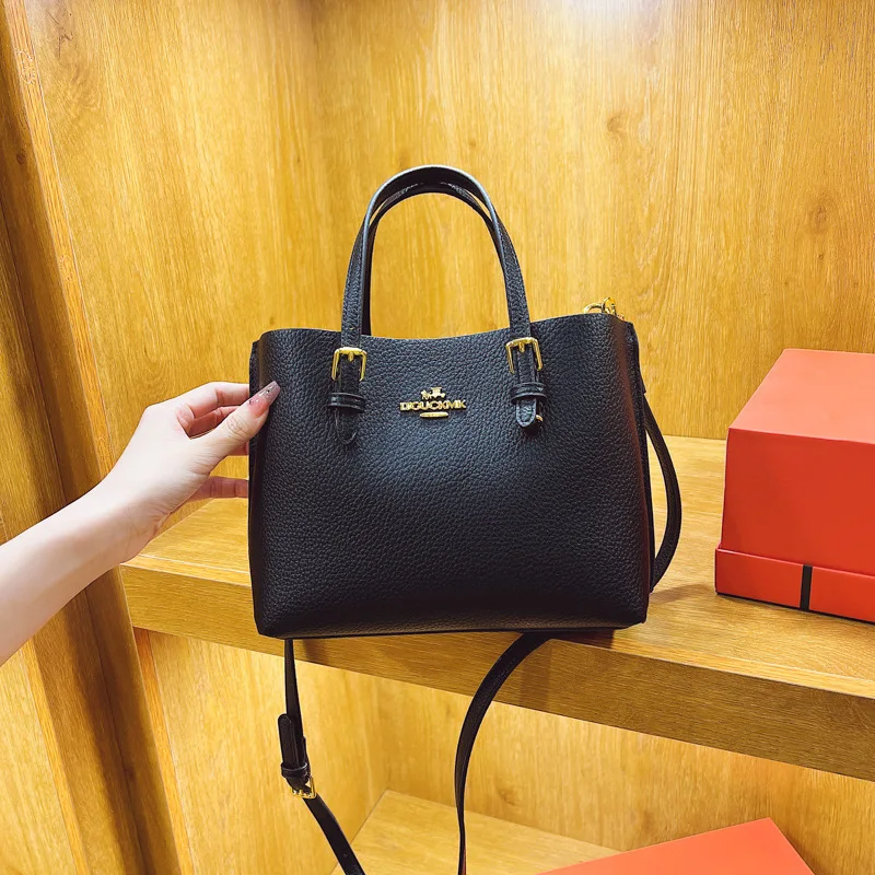 

Модная женская сумка - простая и вместительная сумка-тоут, универсальная сумка через плечо, которую можно носить на плече или на бедре.