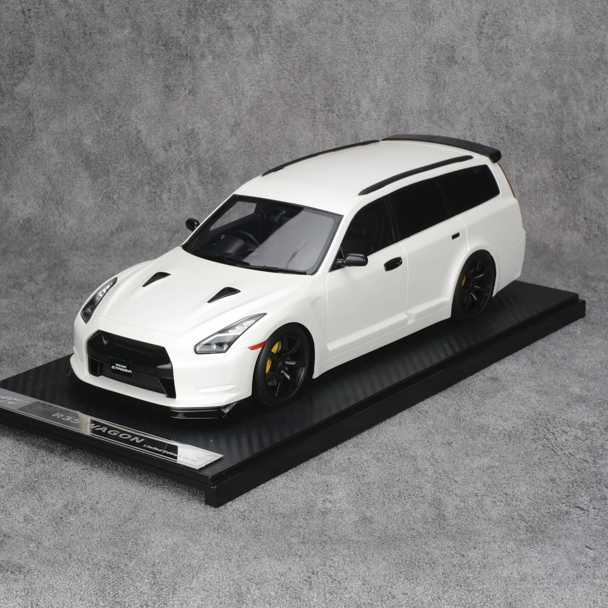 IVY 1:18 STAGEA R35 Wagon JDM Simulation Limited Edition Resin Metal Static Car Model Toy Gift