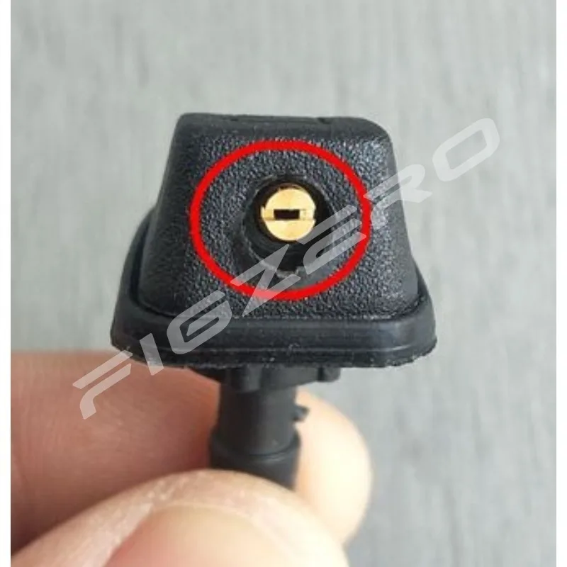 Front Windshield Glass Scalloped Fog Hood Cover Wiper Spray Nozzle for Buick Excelle for Chevrolet Sail Lova Aveo 1pair New Auto