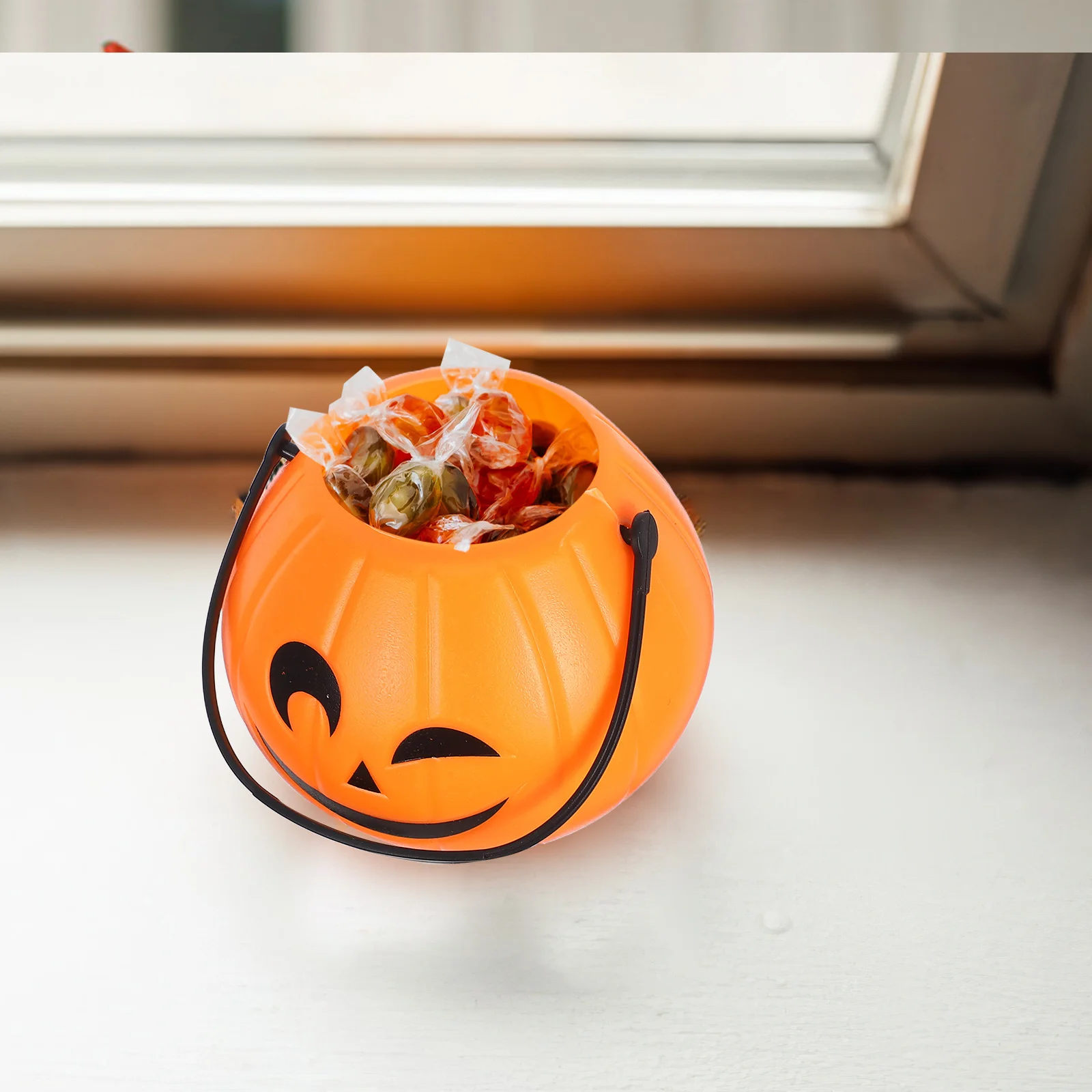 

4pcs Portable Buckets Plastic Trick Or Treat Holders Kids Mini Storage Jars Halloween Snack Boxes Halloween Candy Containers