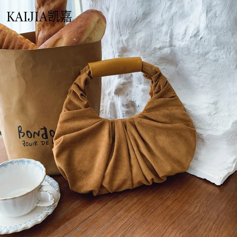 

Small Niche Design Pleated Handbag Casual Suede Plush Hand Held Women's Bags New Fashionable Simple Exquisite Banquet Cloud Bag