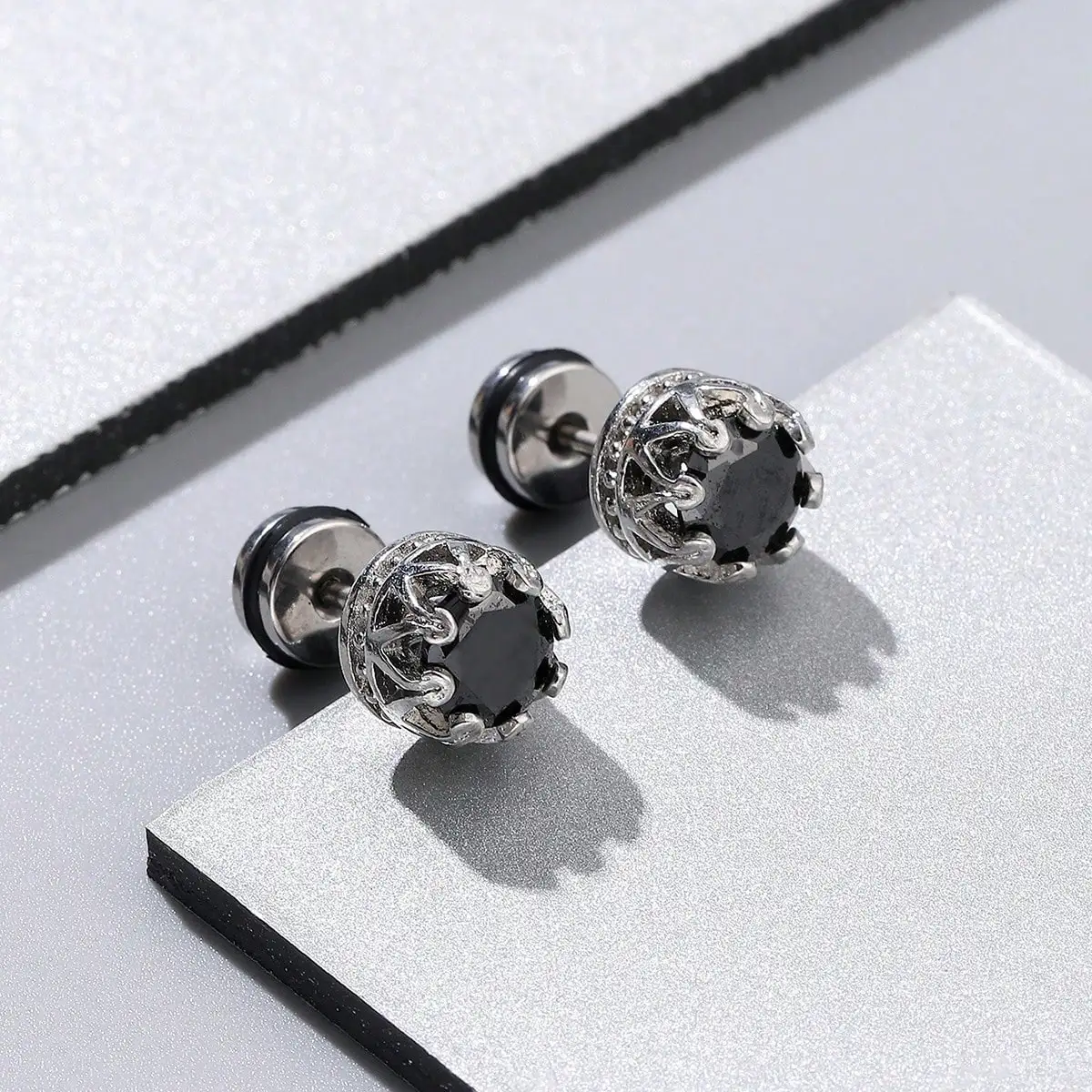 1 Pair Of Fashionable Crown-Shaped  Stainless Steel Men\ Stud Earrings