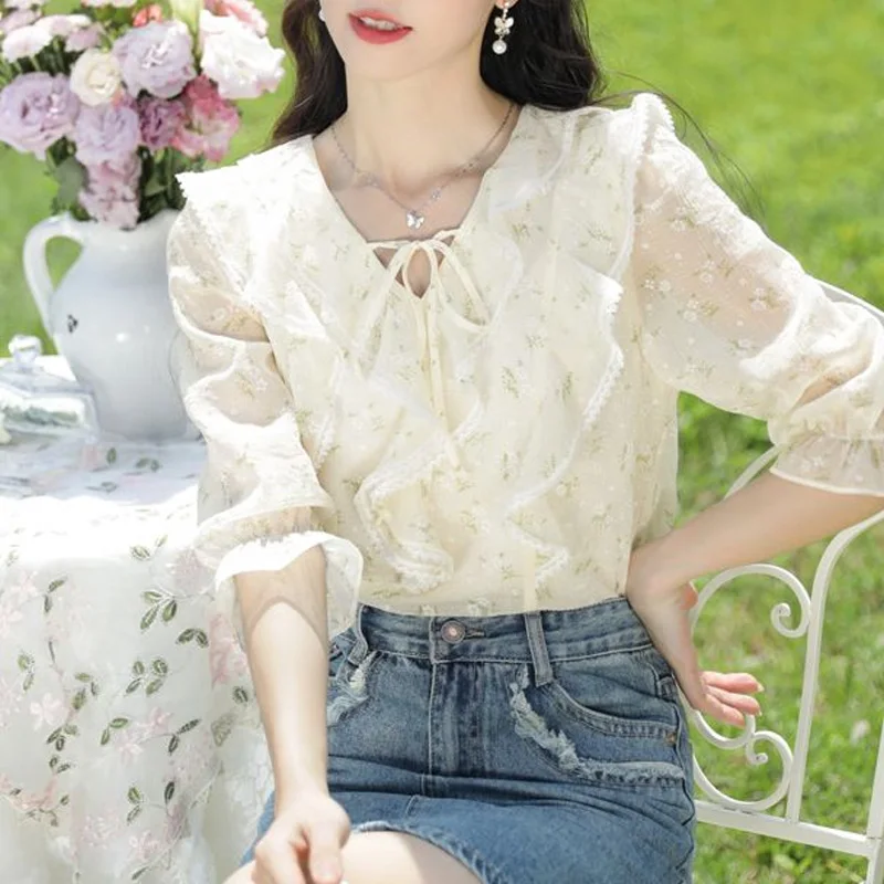 2023 New Summer Fashion French Floral 7/4 Sleeve V-neck Lace Up Ruffle Hem Loose Casual Sweet Age Reducing Women\'s Shirt