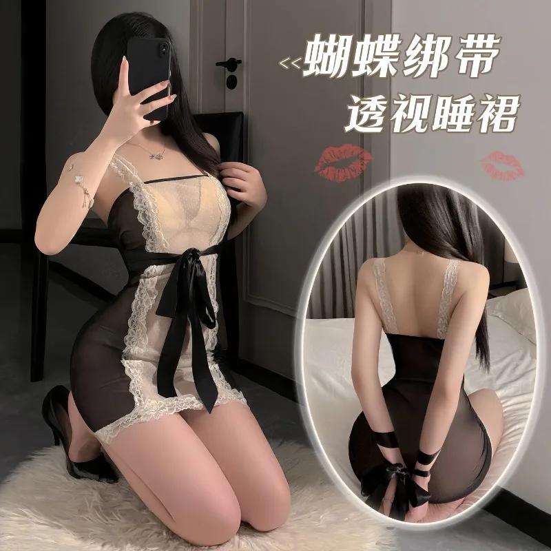 透け感とレースのコントラストが際立つ、黒と白の蝶結び睡衣