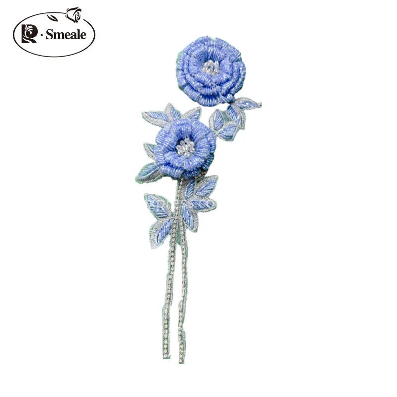 NEUE mehrfarbige handgefertigte Rosen-Brustblumen aus Perlen. Funkelnde Strass-Aufnäher. Hochzeitskleid DIY Stickerei 3D-Applikationen – Detail 4