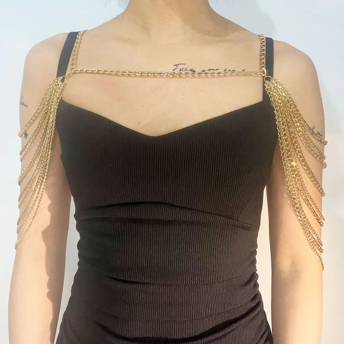 حمالات صدر معدنية بسلسلة كتف من الألومنيوم للنساء ، مجوهرات جسم مثيرة ، إكسسوارات فستان على الموضة ، هدية احتفالية