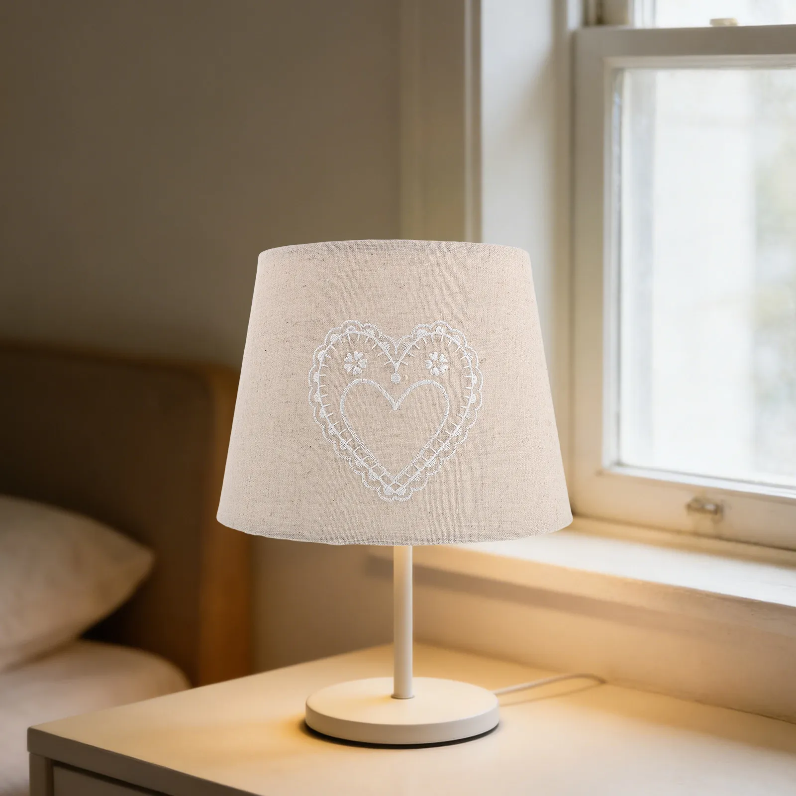 White Heart Embroidered Linen Lampshade for E27 E14 Table Lamps Fabric Drum Light Shade Decorative Fabric Lamp Shade for Living