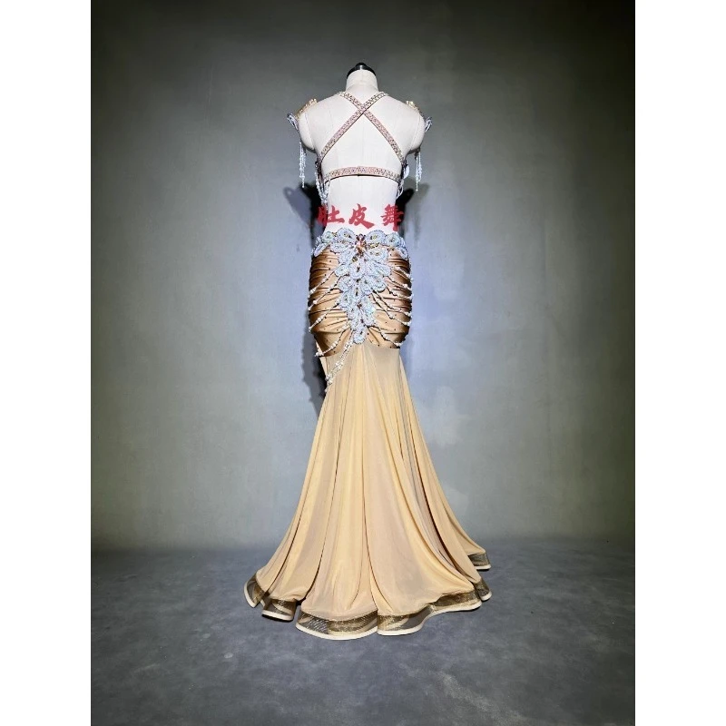 맞춤형 밸리 댄스 드레스 성능 드레스 새로운 Mirad 하이 엔드 옐로우 컬러 섹시한 가방 엉덩이 테일 스커트 브래지어