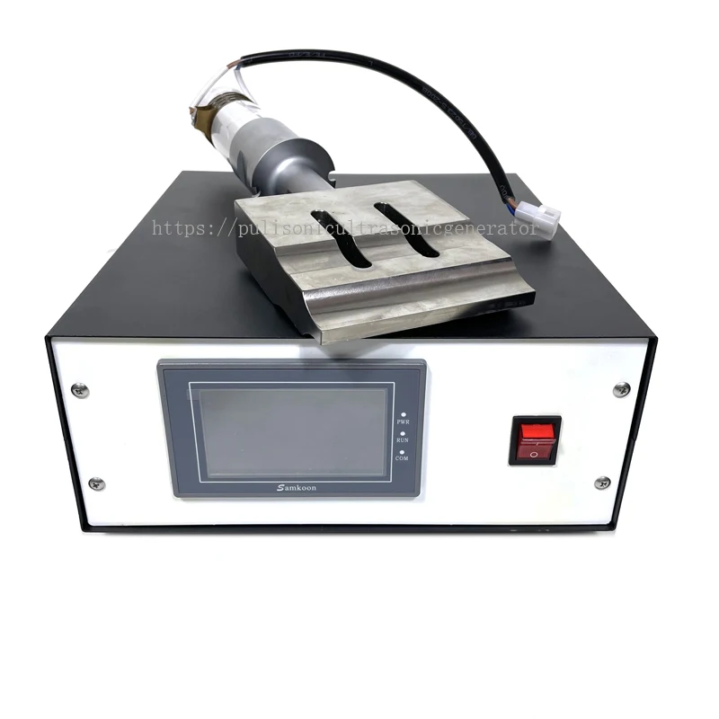 

20Khz Digital Ultrasonic Generator With Piezoelectric Converter And Titanium Alloy Horn 120x8mm For Plastic Welder