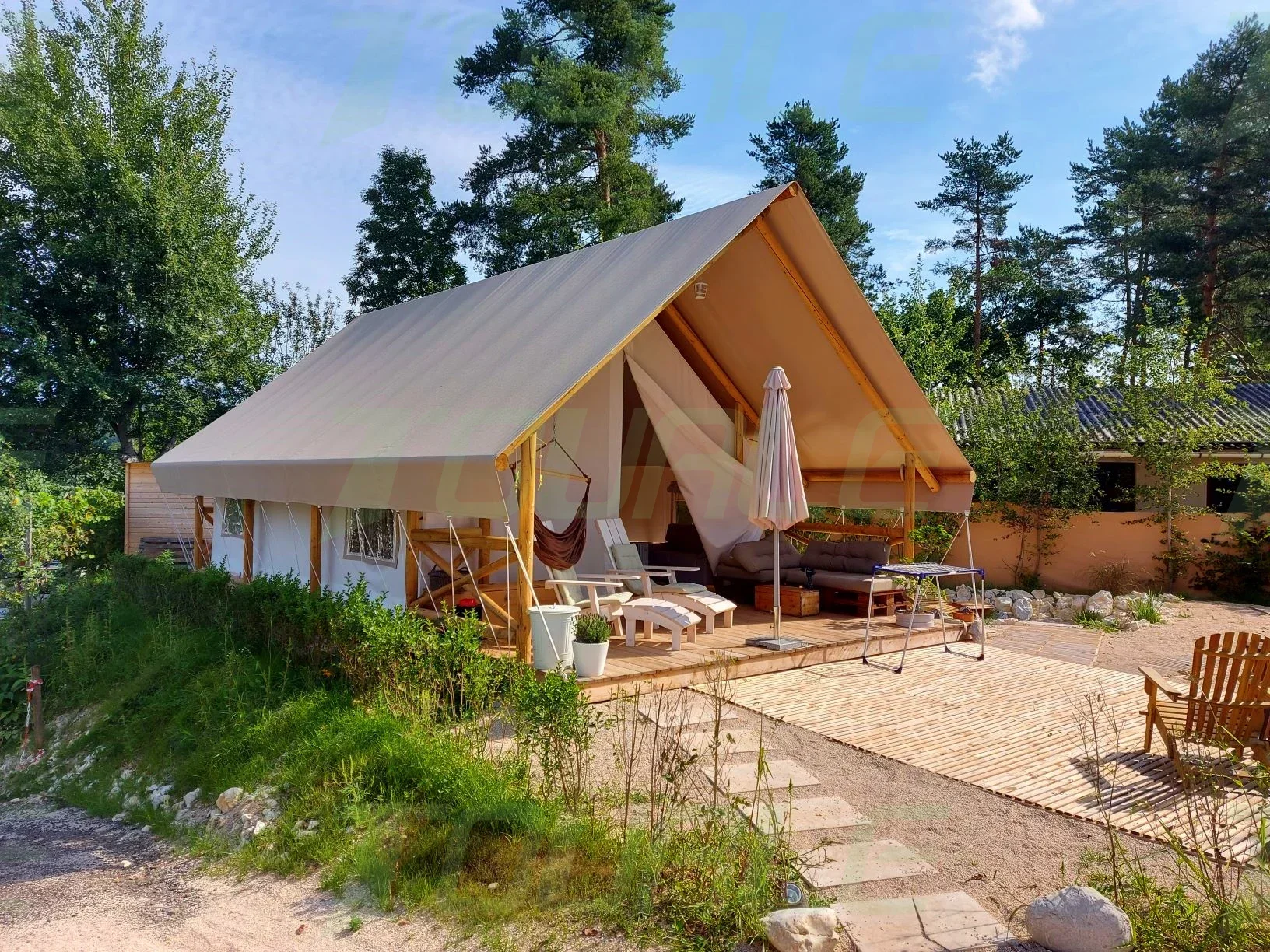 Wooden Pole Luxury Outdoor Safari Tent Glamping Tents with Bathroom